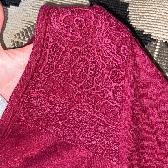 Red blouse - Picture 5 of 6